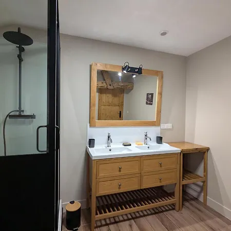 Casa vacanze Maison Avec Piscine Privae, Animaux - 8 Pers. - Fr-1-653-295 Ronsenac (Charente)